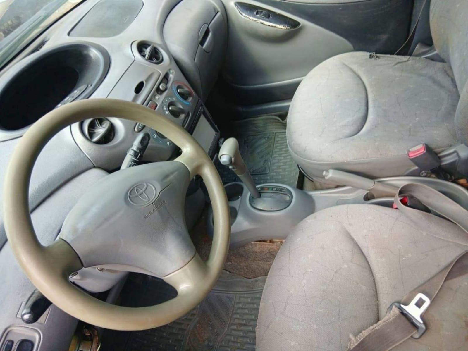 1999 Toyota Vitz — photo 3