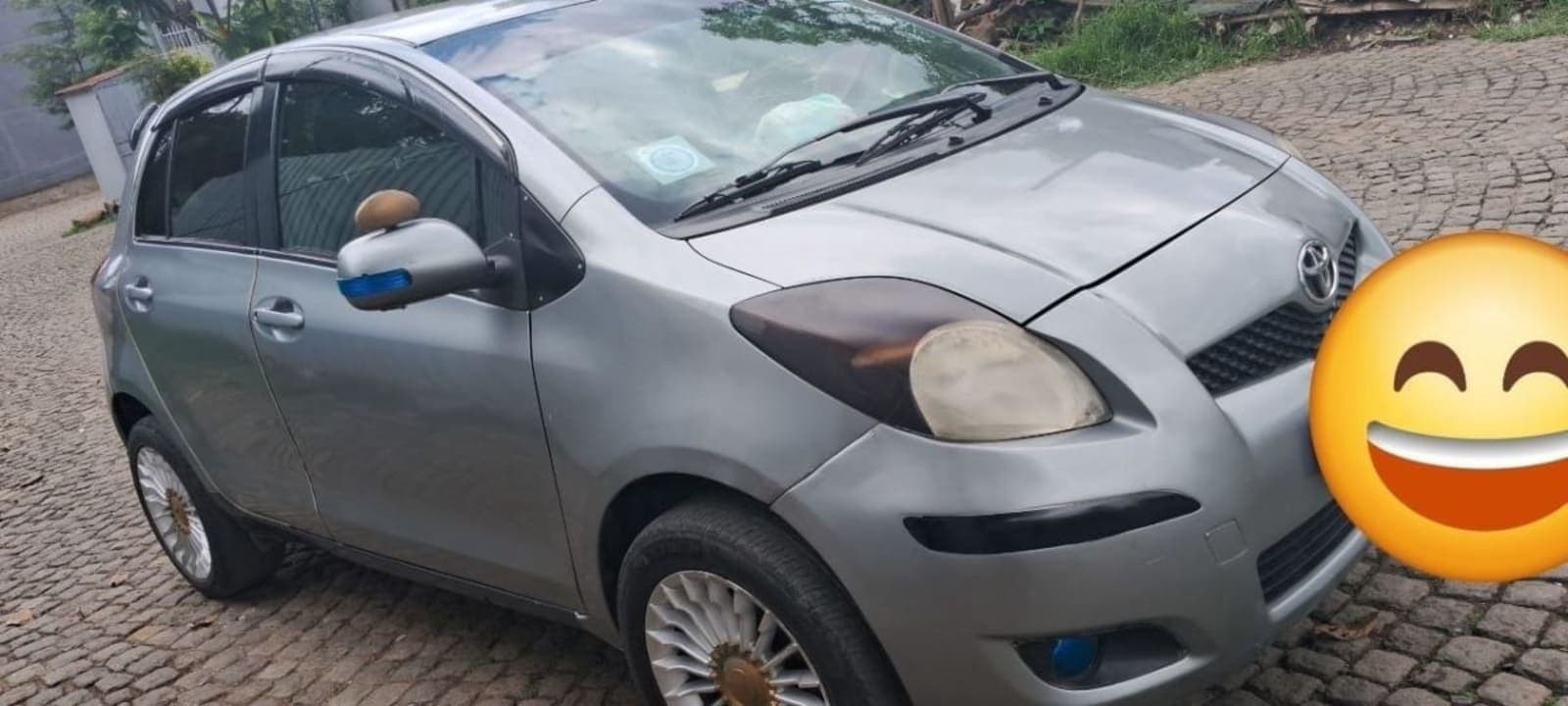 2010 Toyota Yaris Compact — photo 1
