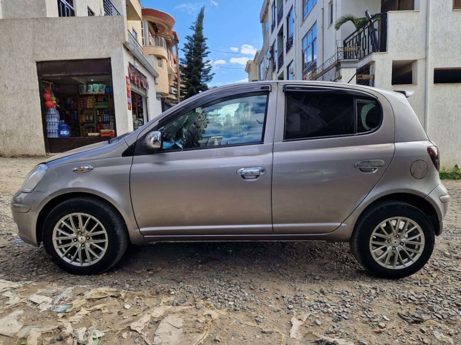 2004 TOYOTA VITZ — photo 5
