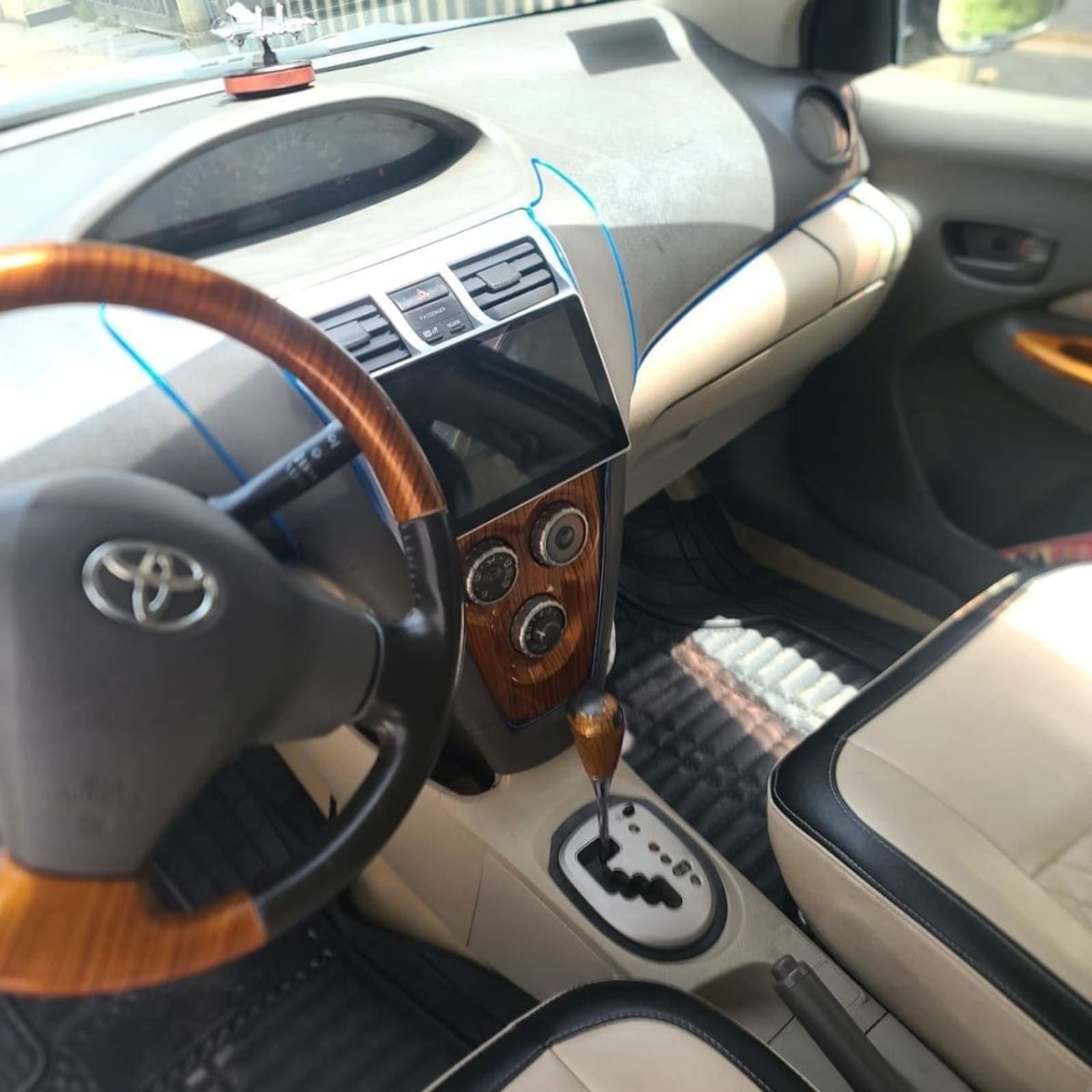 2009 Toyota Yaris Belta — photo 3