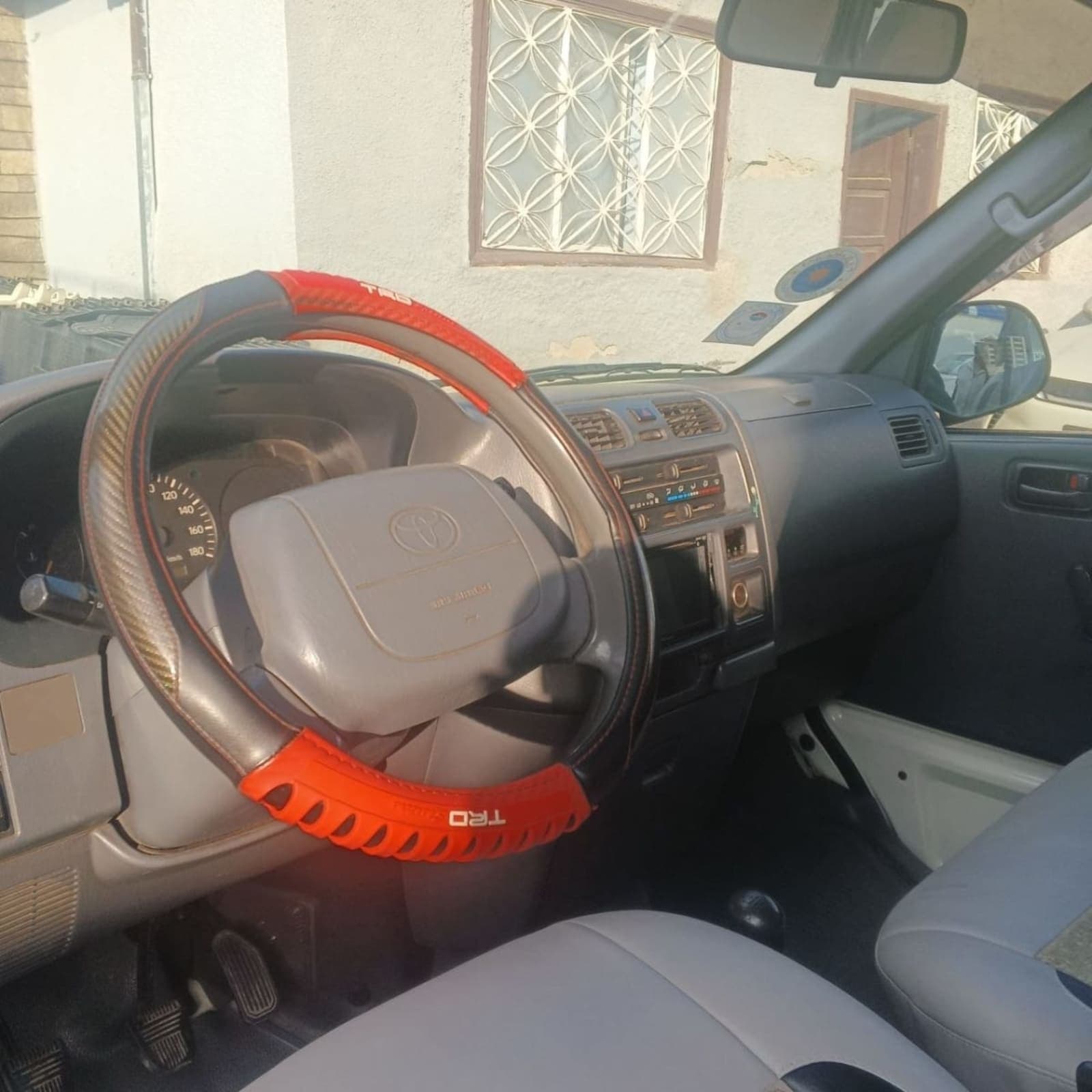 2006 TOYOTA Hiace Dolphin D4D — photo 1