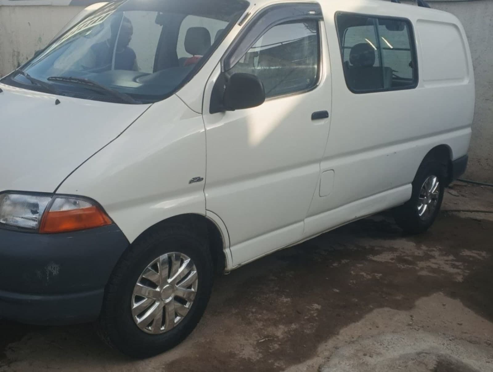 2006 TOYOTA Hiace Dolphin D4D — photo 4