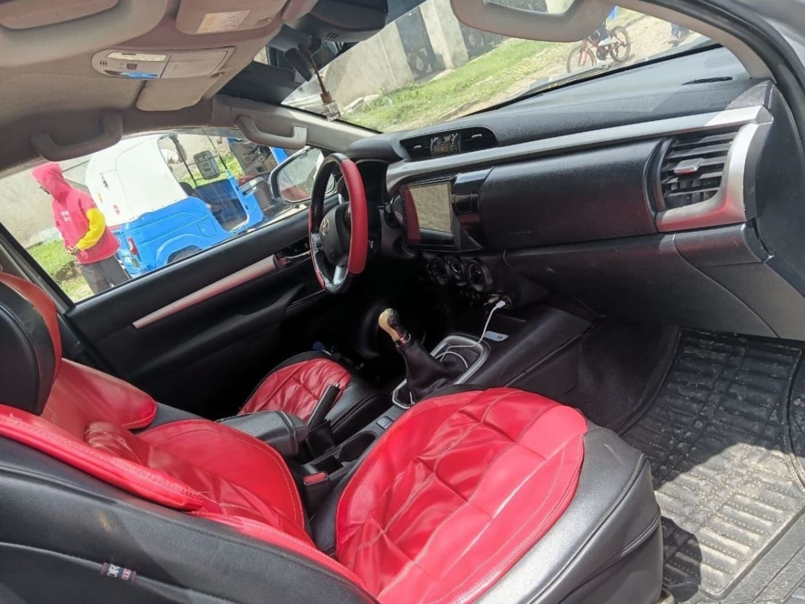 2017 Toyota Hilux Kin Cab — photo 3