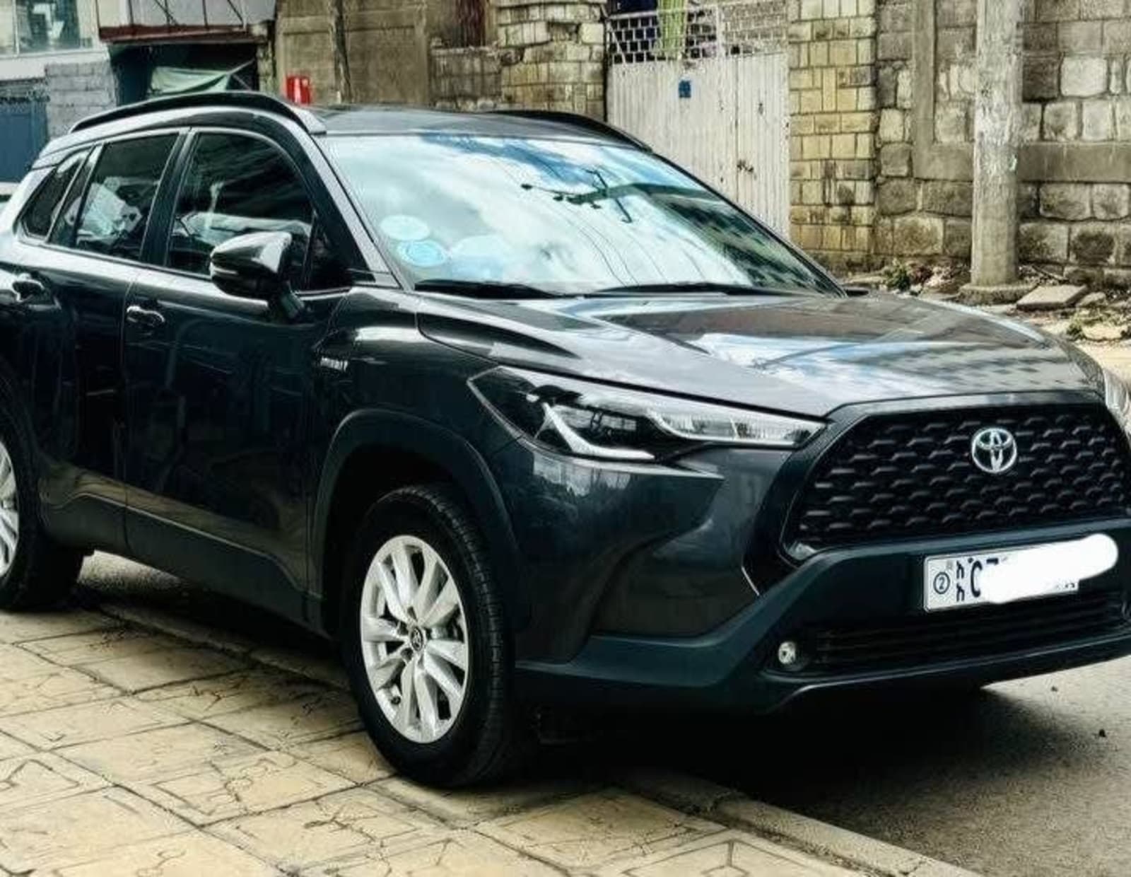 2023 Toyota Corolla Cross Hybrid — photo 2