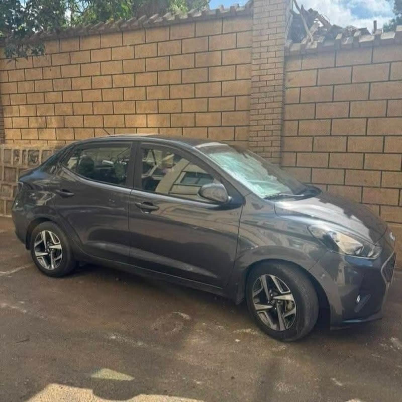 2021 Hyundai Grand i10 — photo 2