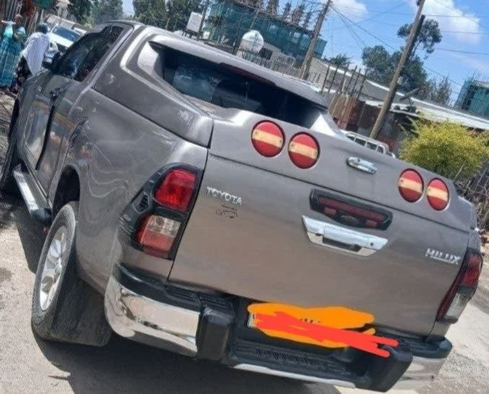 2020 TOYOTA HILUX — photo 2