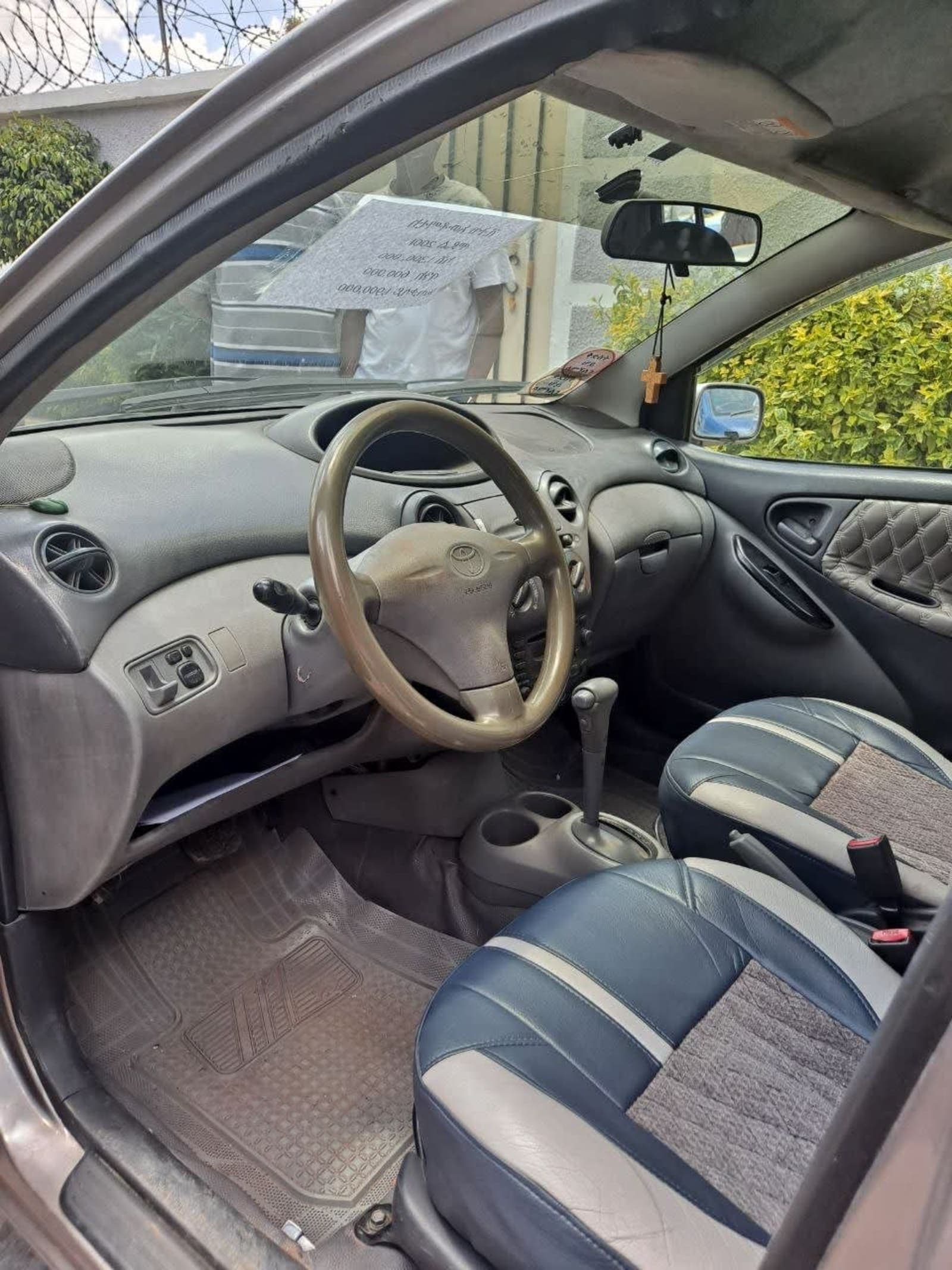 2001 Toyota Vitz — photo 4