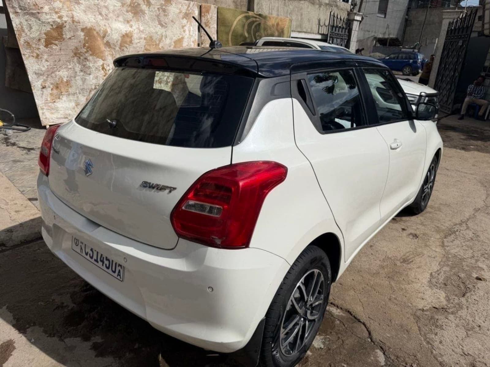 2022 Suzuki Swift — photo 2
