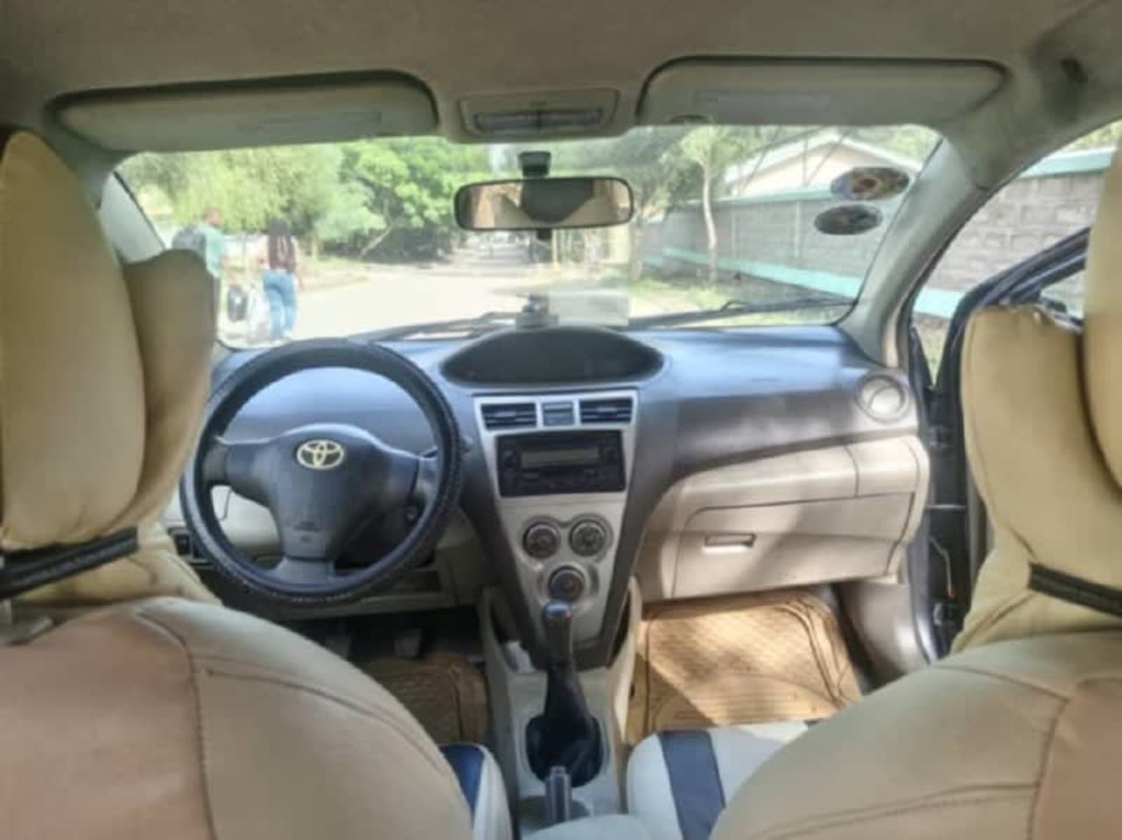 2009 Toyota Yaris Sedan — photo 7