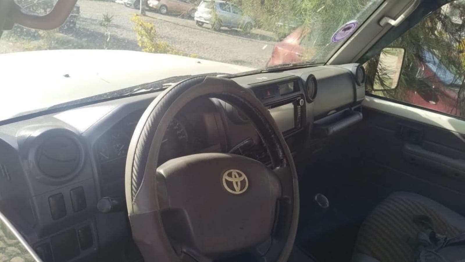2011 Toyota Land Cruiser Mark2 โ photo 2