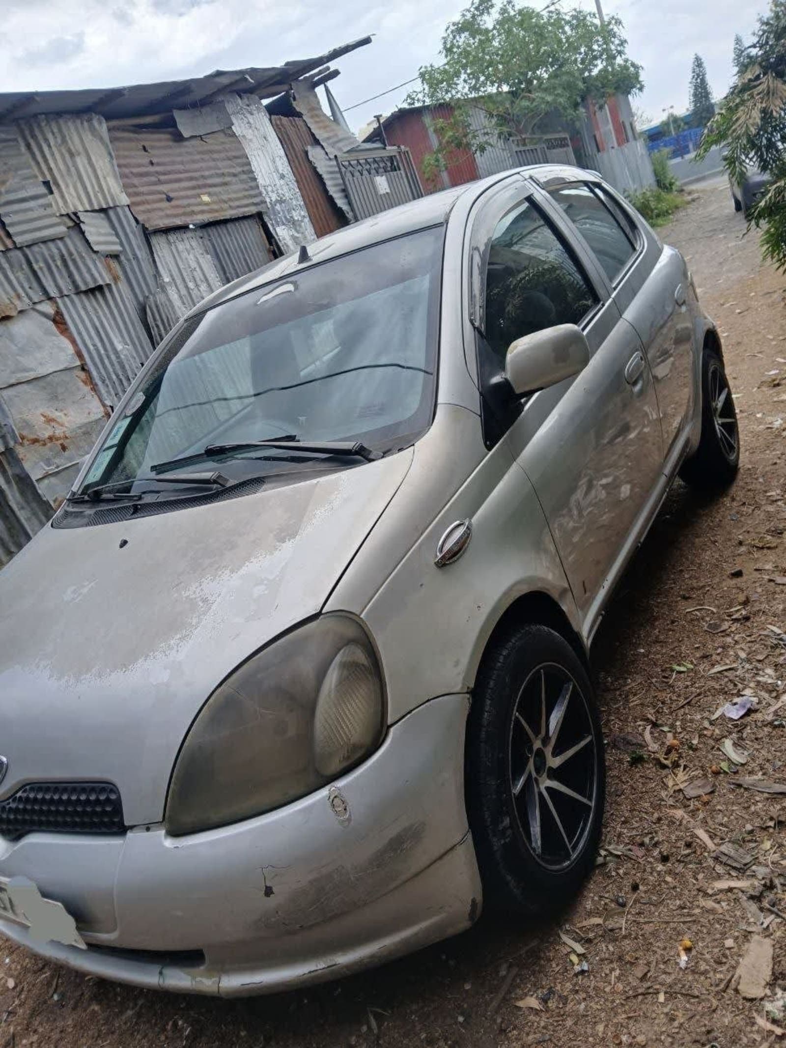 2001 Toyota Vitz — photo 4