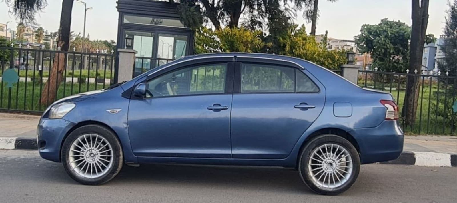 2007 Toyota Yaris Sedan — photo 5