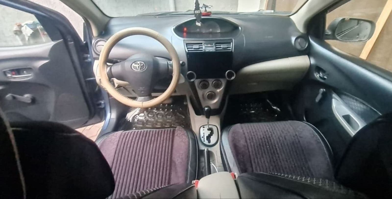 2007 Toyota Yaris Sedan — photo 6
