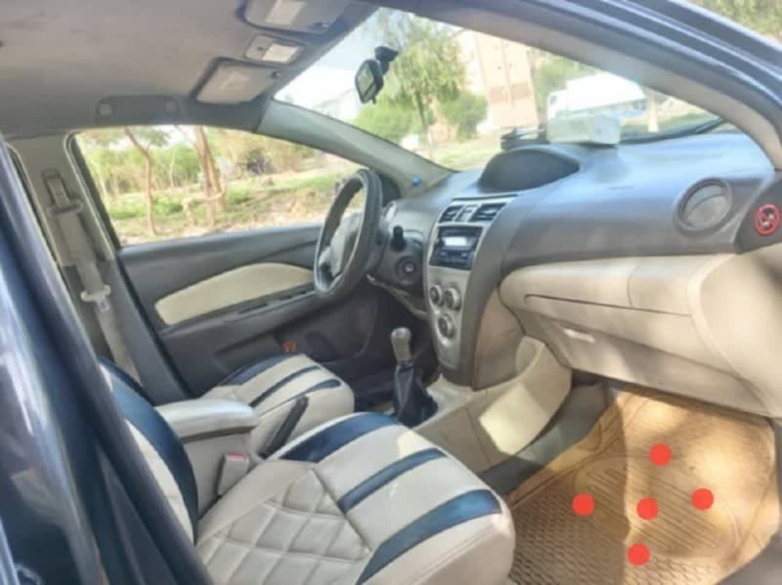 2009 Toyota Yaris Sedan — photo 4