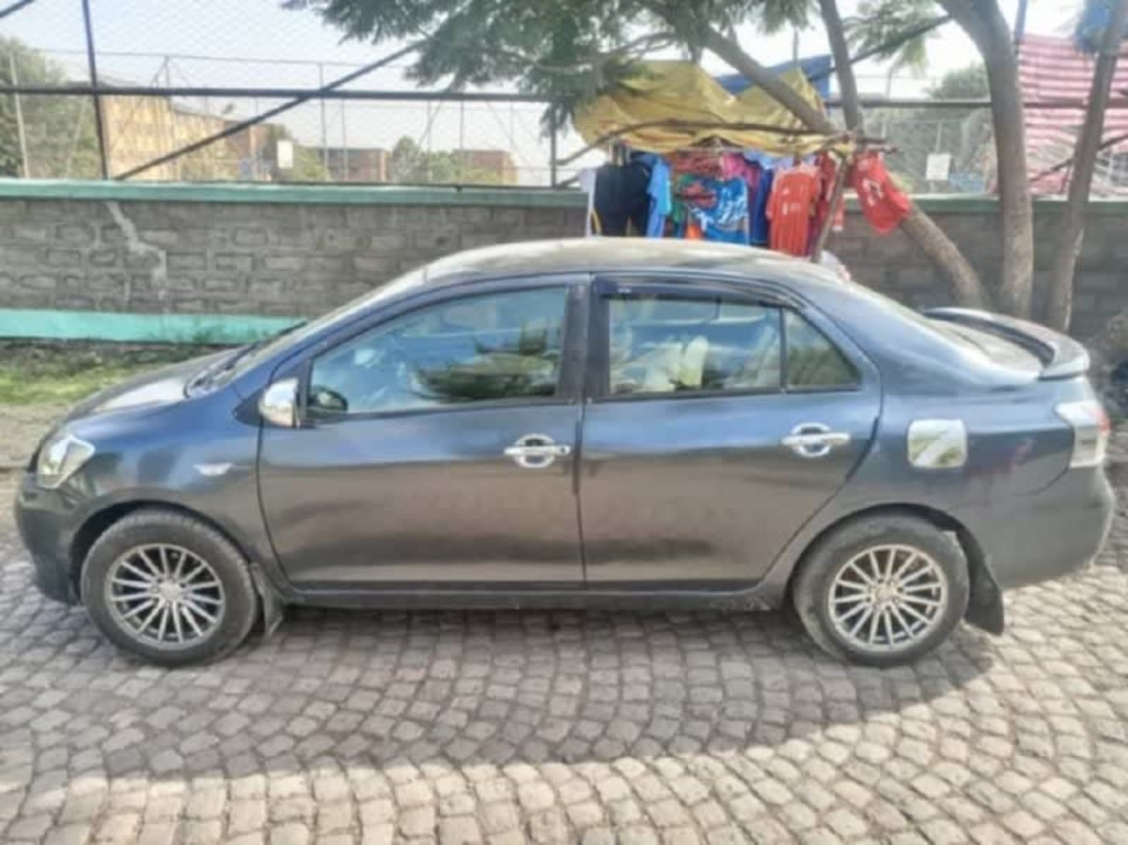 2009 Toyota Yaris Sedan — photo 5