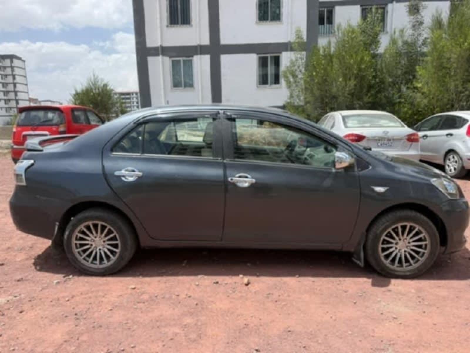 2009 Toyota Yaris Sedan — photo 6