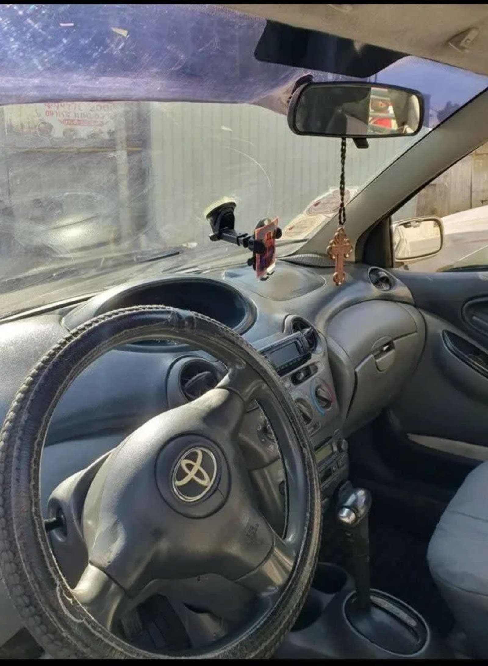 2002 Toyota Vitz — photo 3