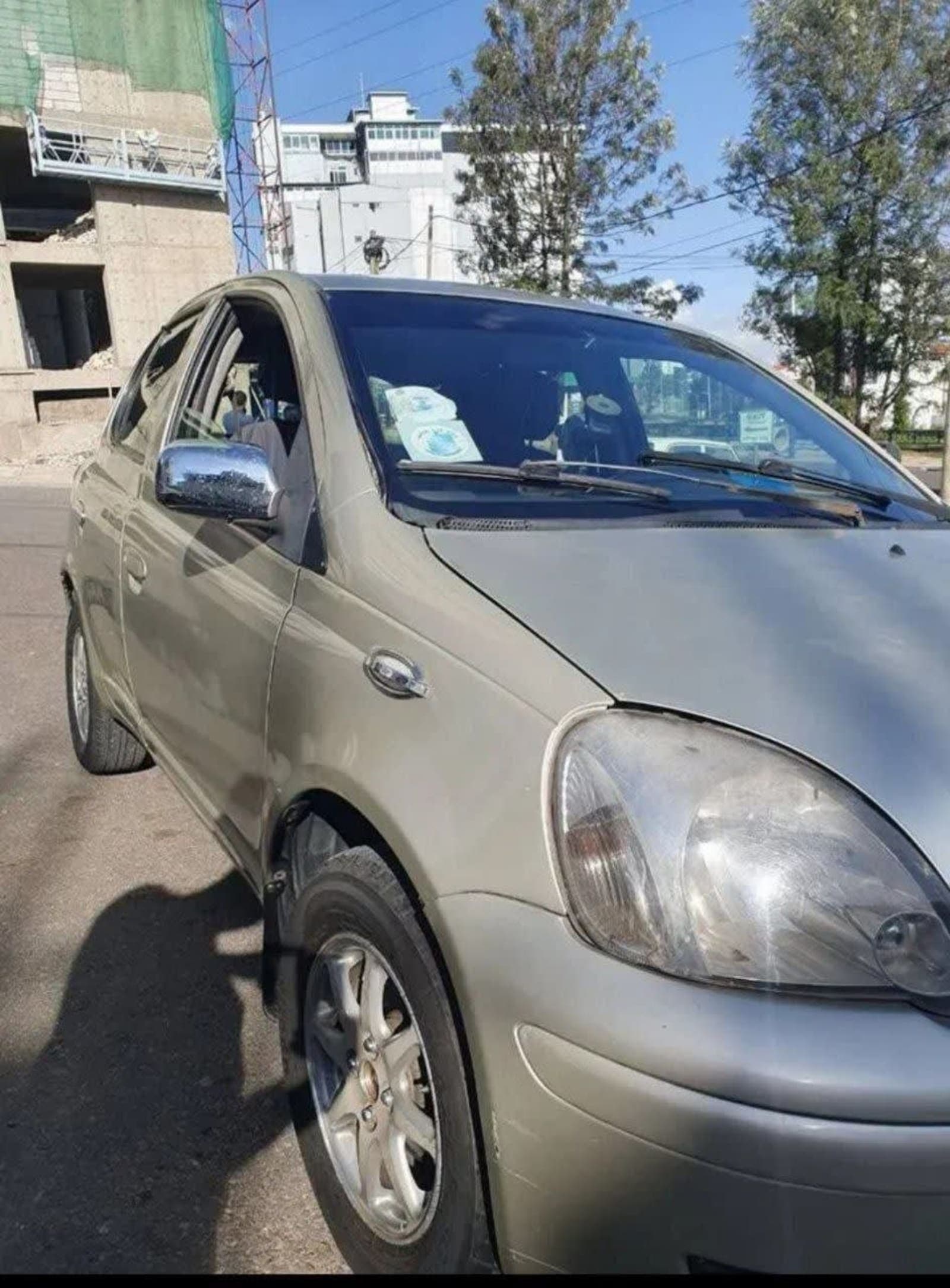 2002 Toyota Vitz — photo 4
