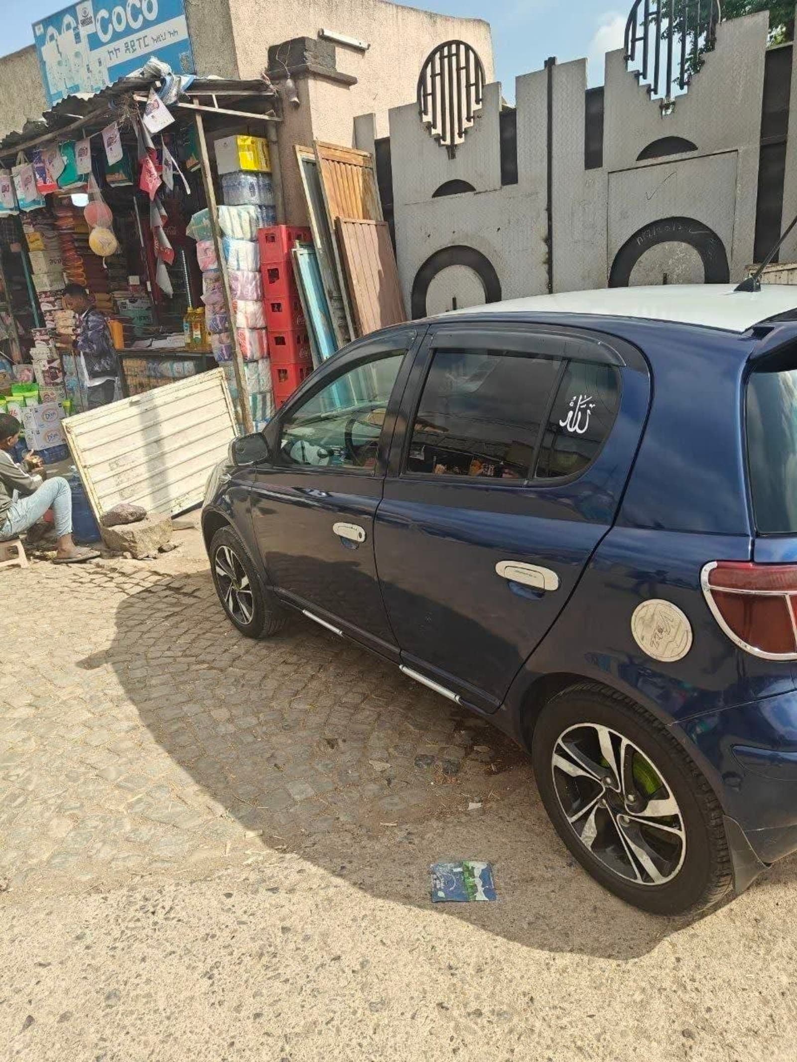 2004 toyota vitz โ photo 2