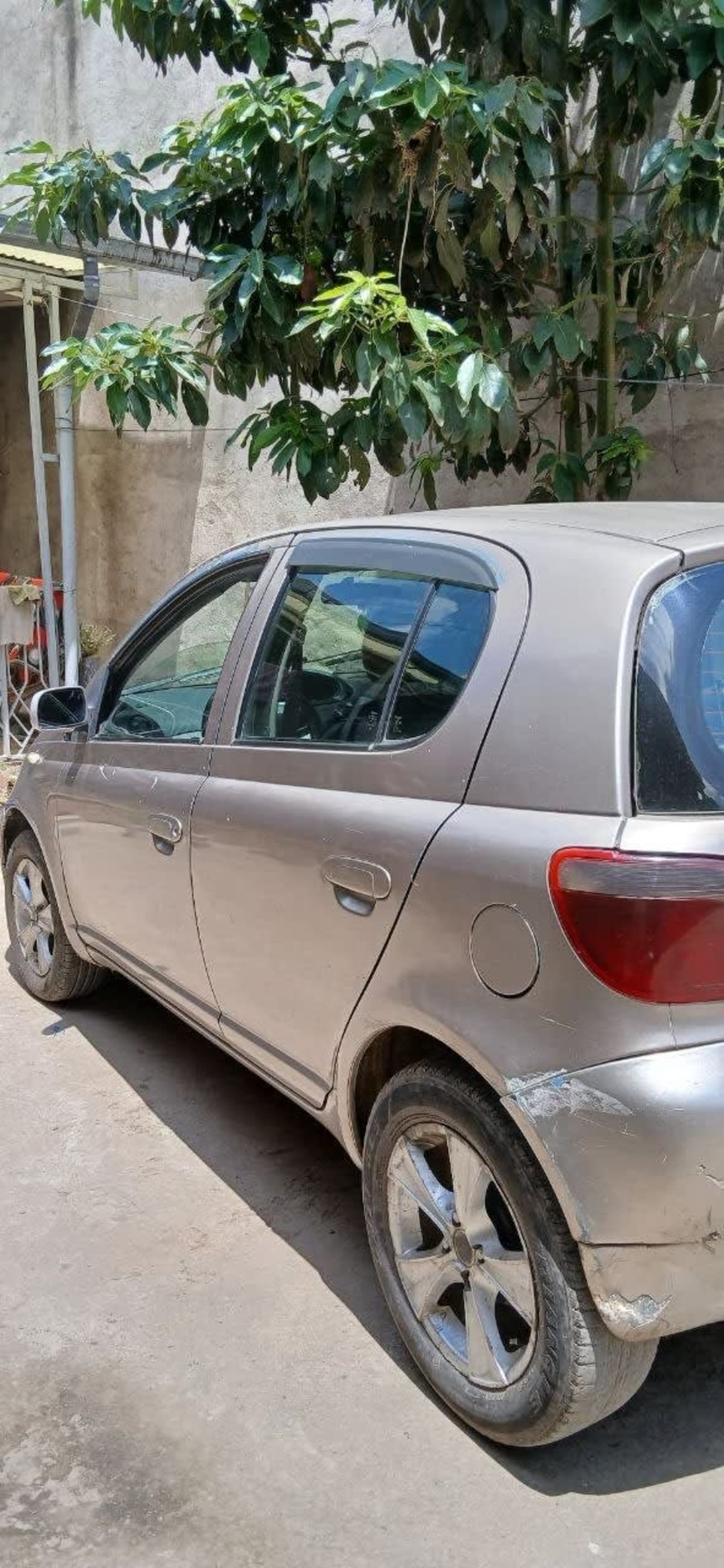 2001 Toyota Vitz — photo 2