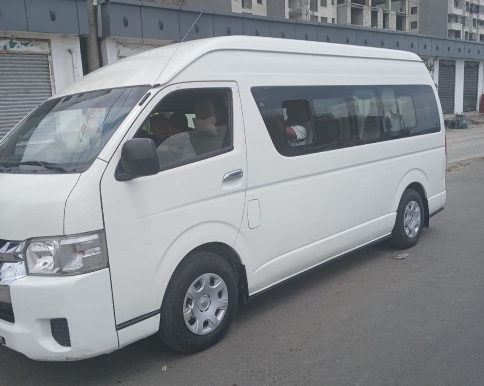 2017 Toyota Hiroof GL — photo 3