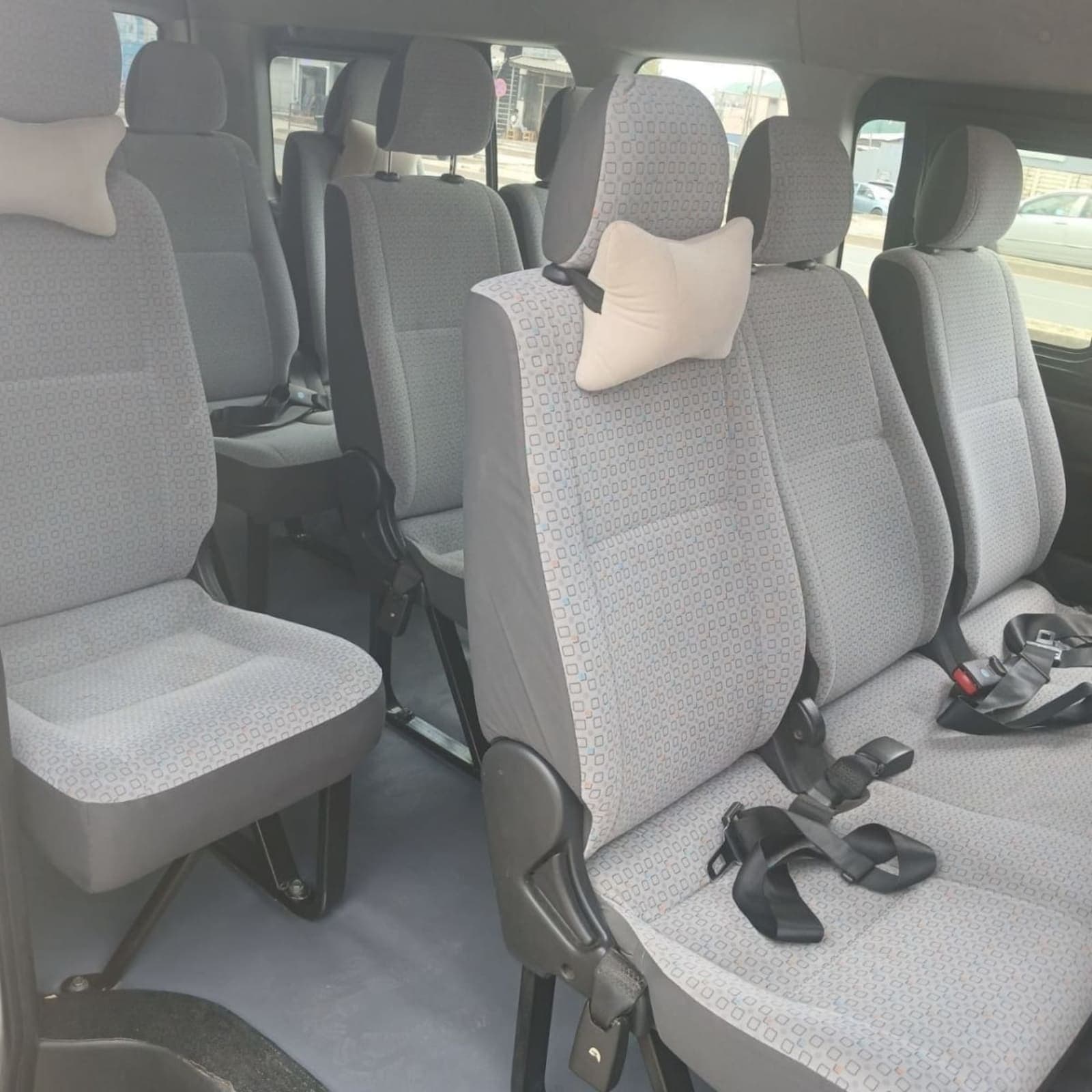2017 Toyota Hiroof GL — photo 4