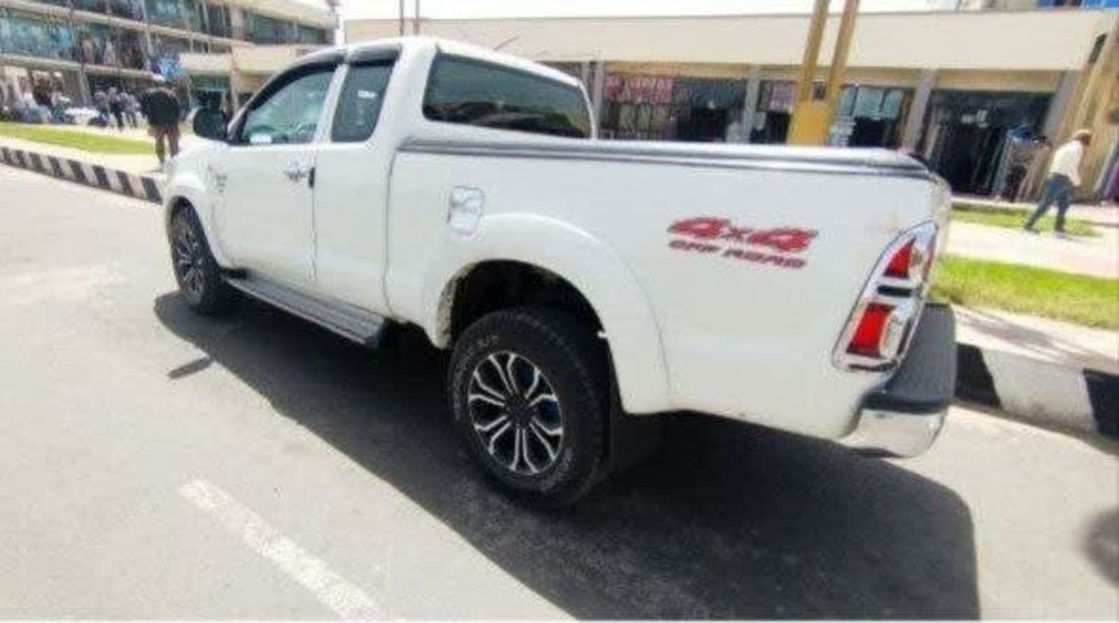 2012 Toyota Hilux Extra Cab — photo 7