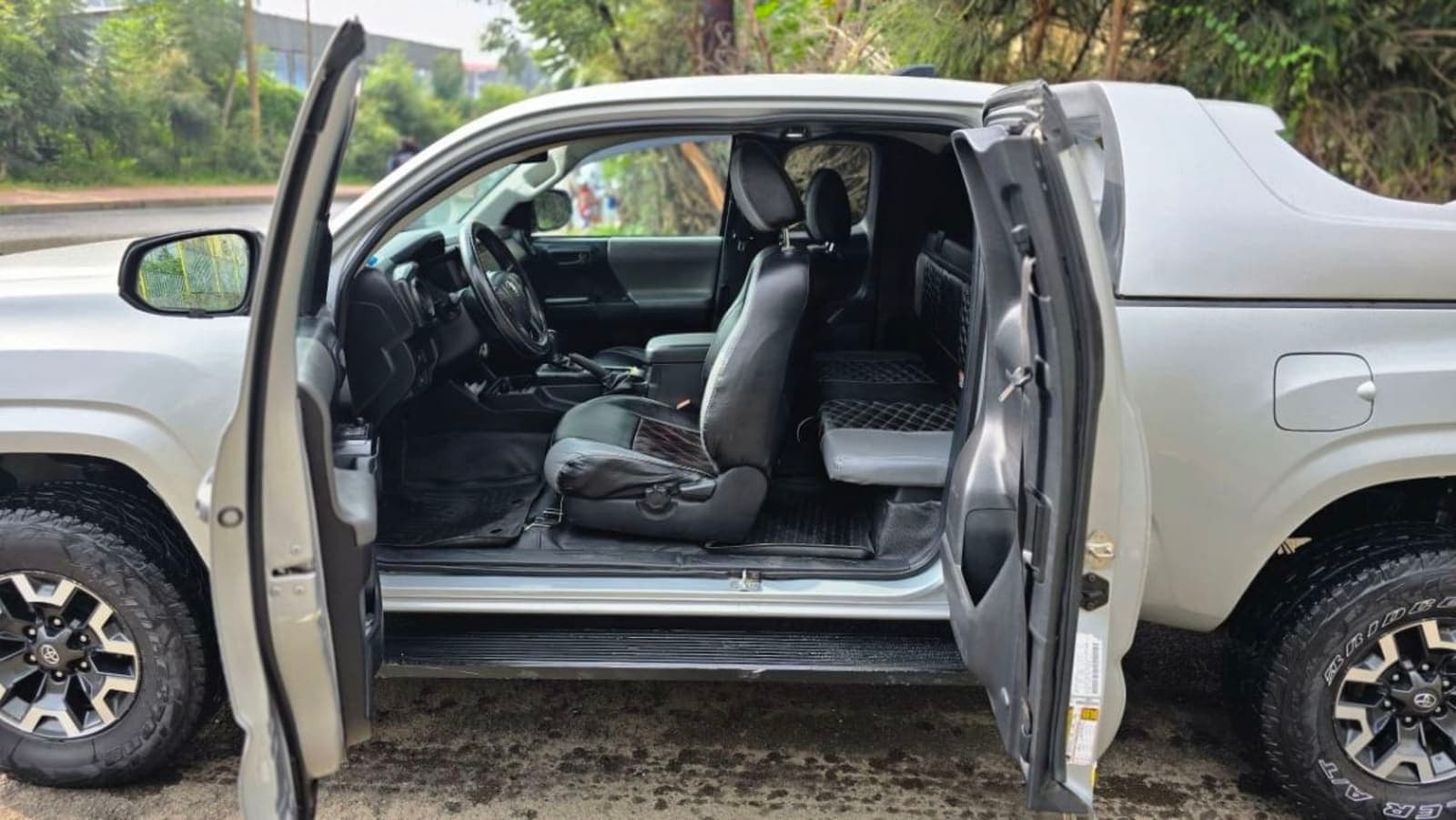2020 TOYOTA TACOMA — photo 3