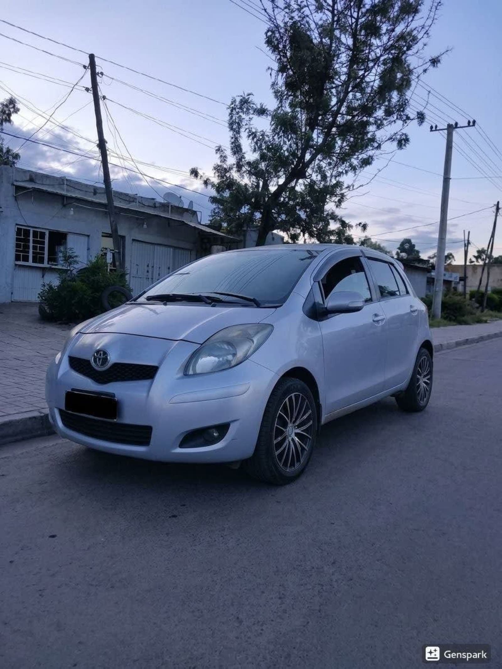 2010 Toyota Yaris Compact — photo 3