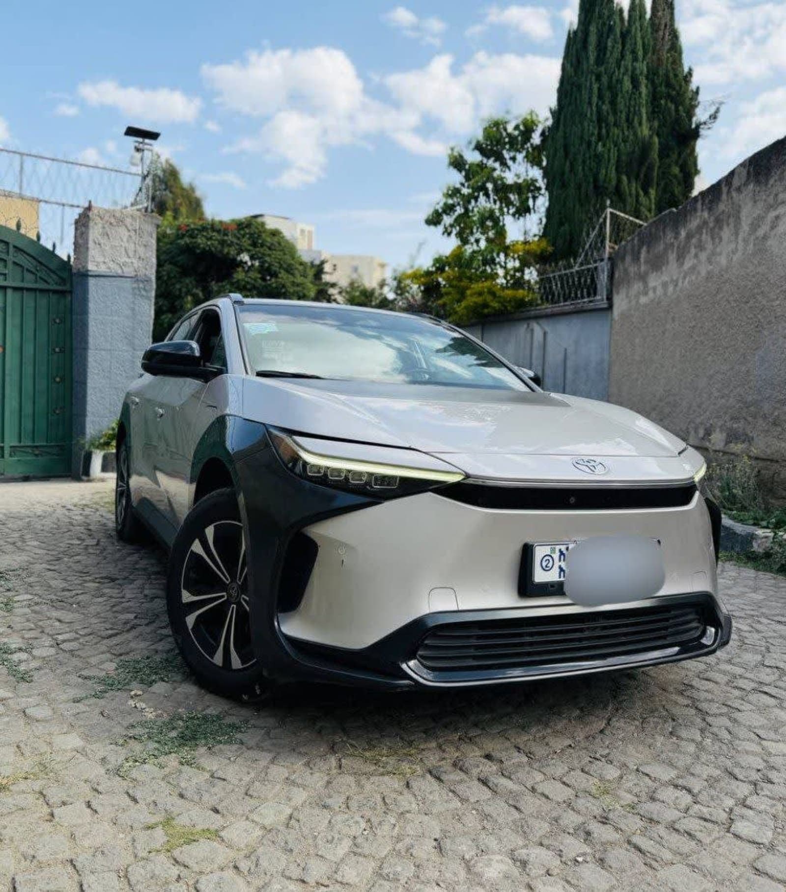 2023 Toyota BZ4X EV — photo 1