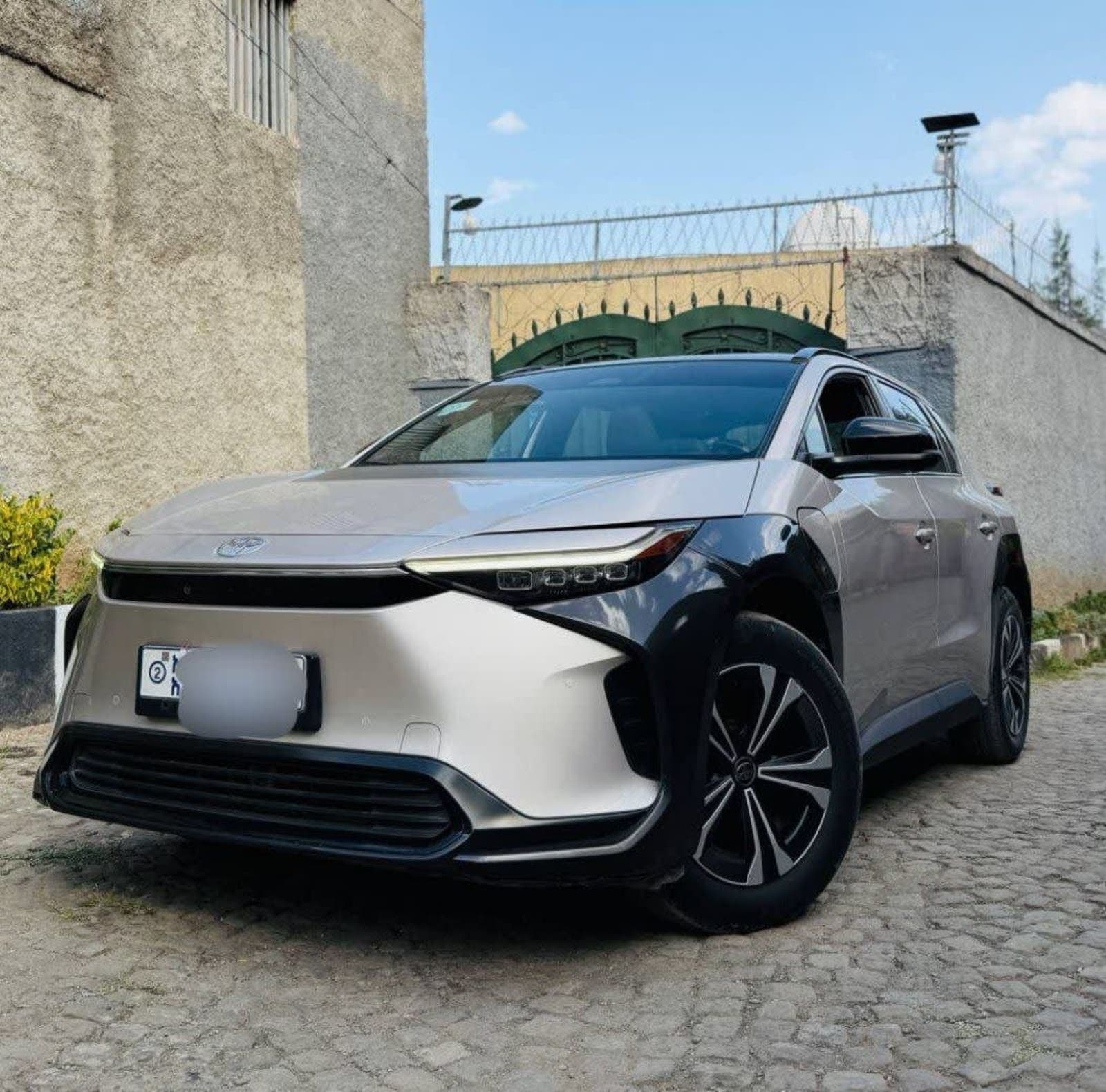 2023 Toyota BZ4X EV — photo 4