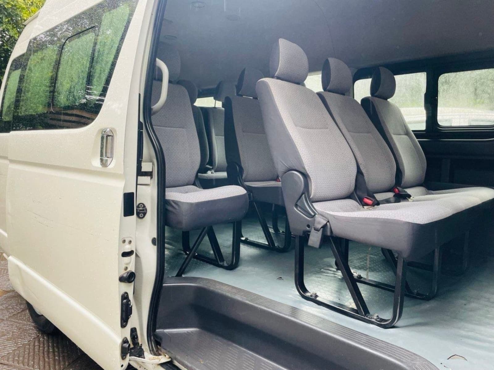 2018 Toyota Hiace High Roof — photo 2