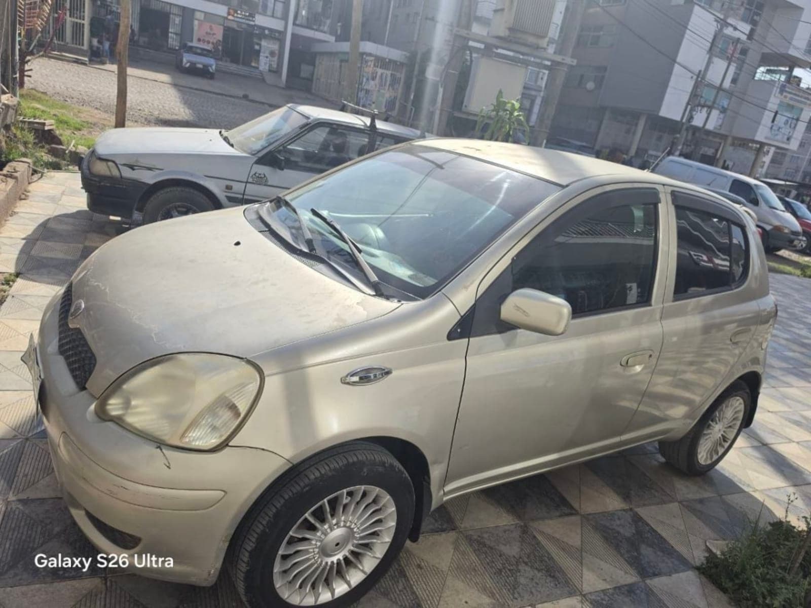2004 Toyota Vitz Yaris — photo 2
