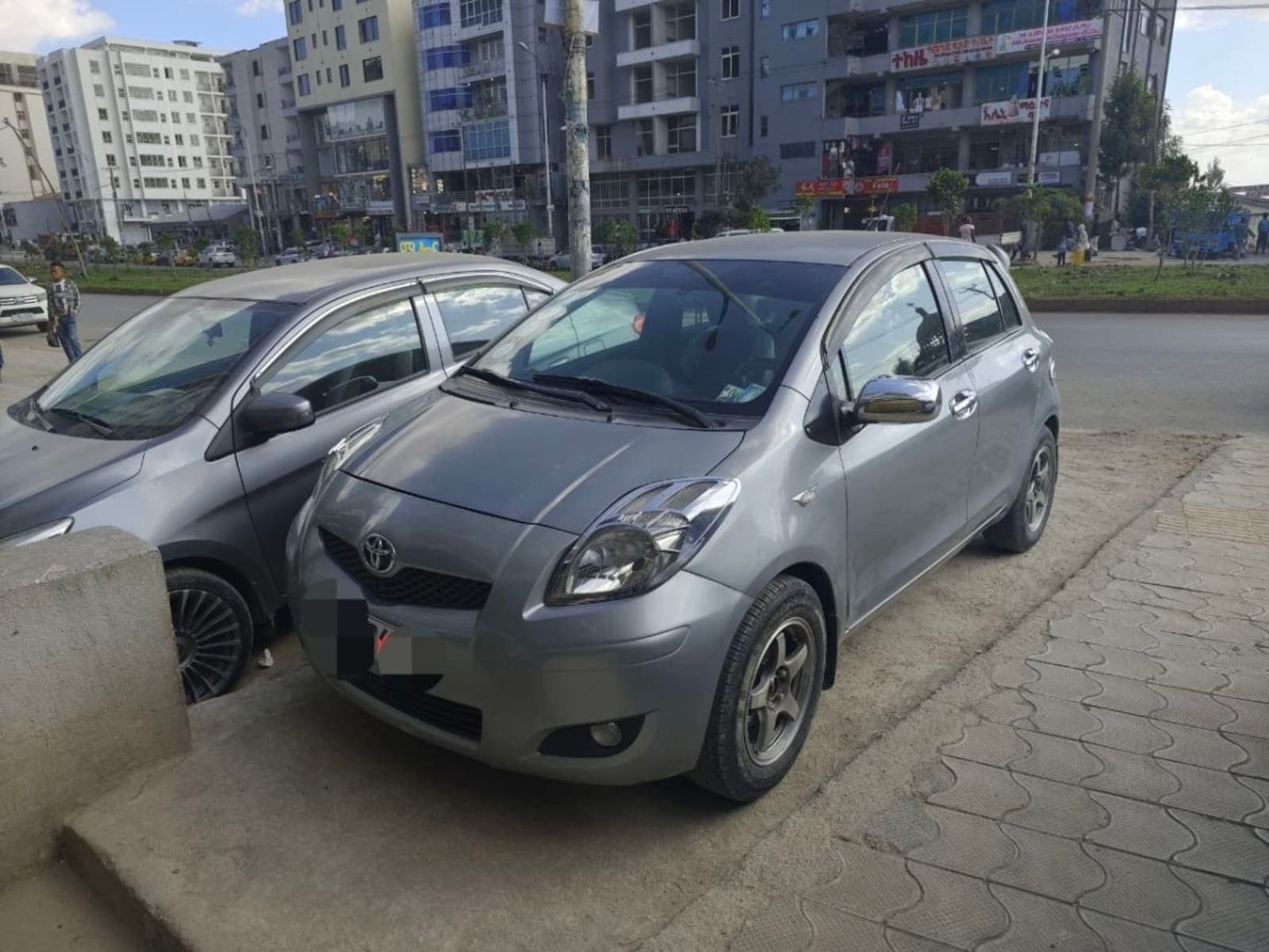 2010 Toyota Yaris Compact — photo 1