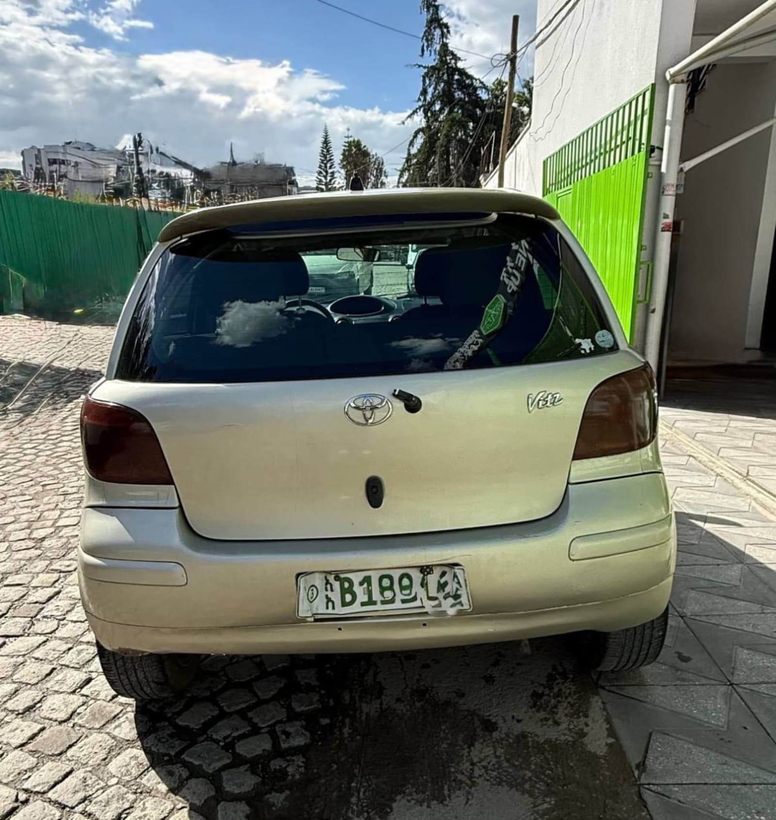 2004 TOYOTA VITZ — photo 4