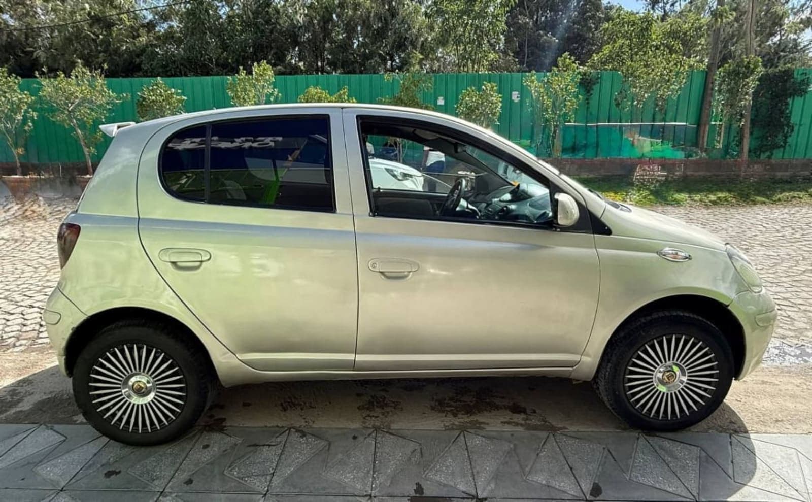 2004 TOYOTA VITZ — photo 6
