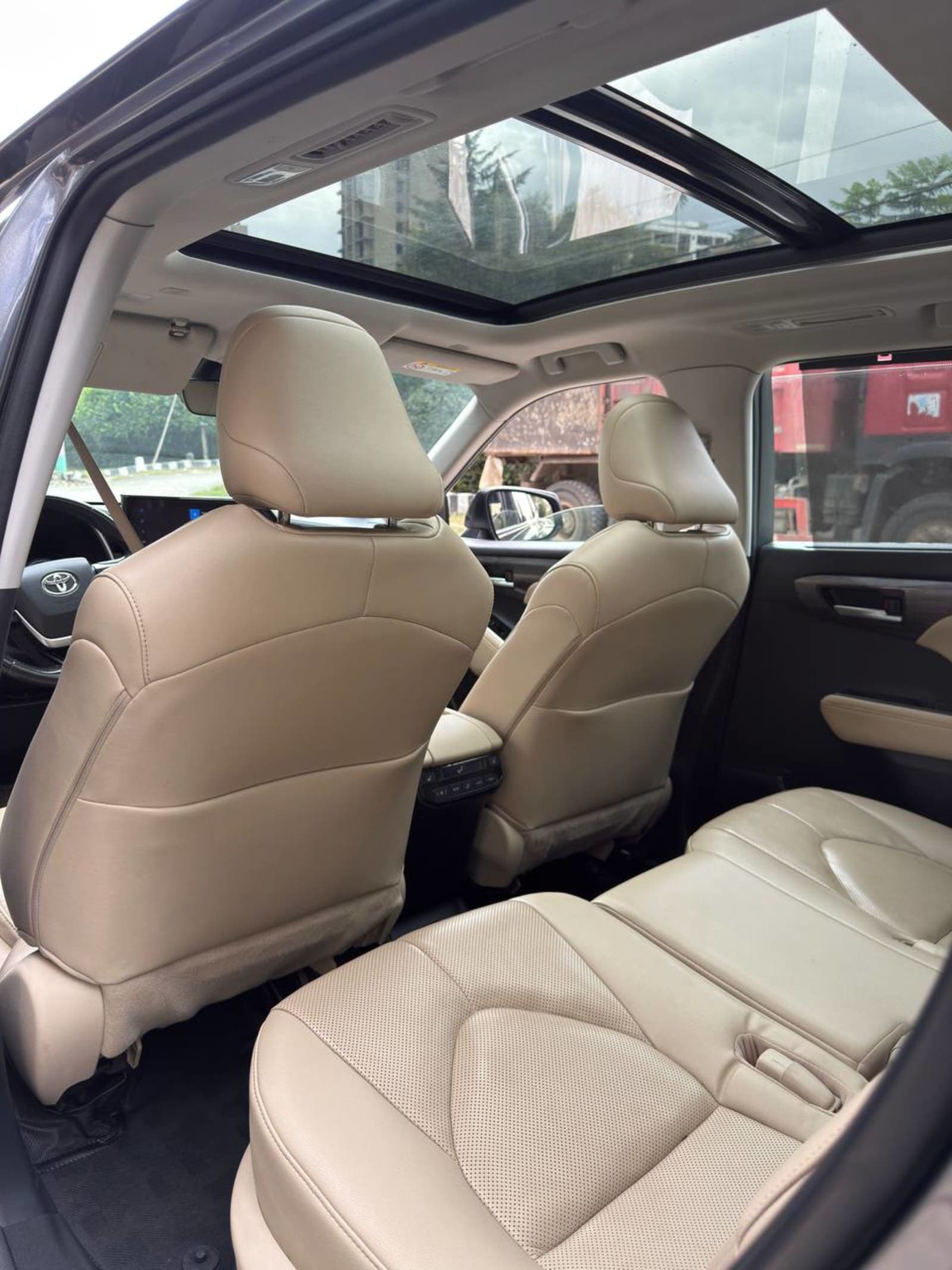 2023 Toyota Highlander — photo 2