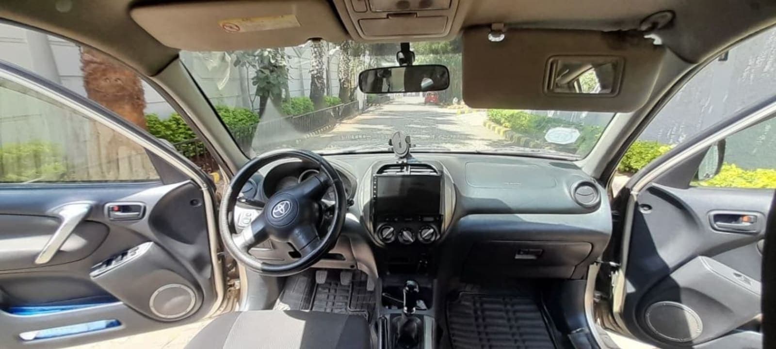 2005 Toyota RAV4 — photo 3