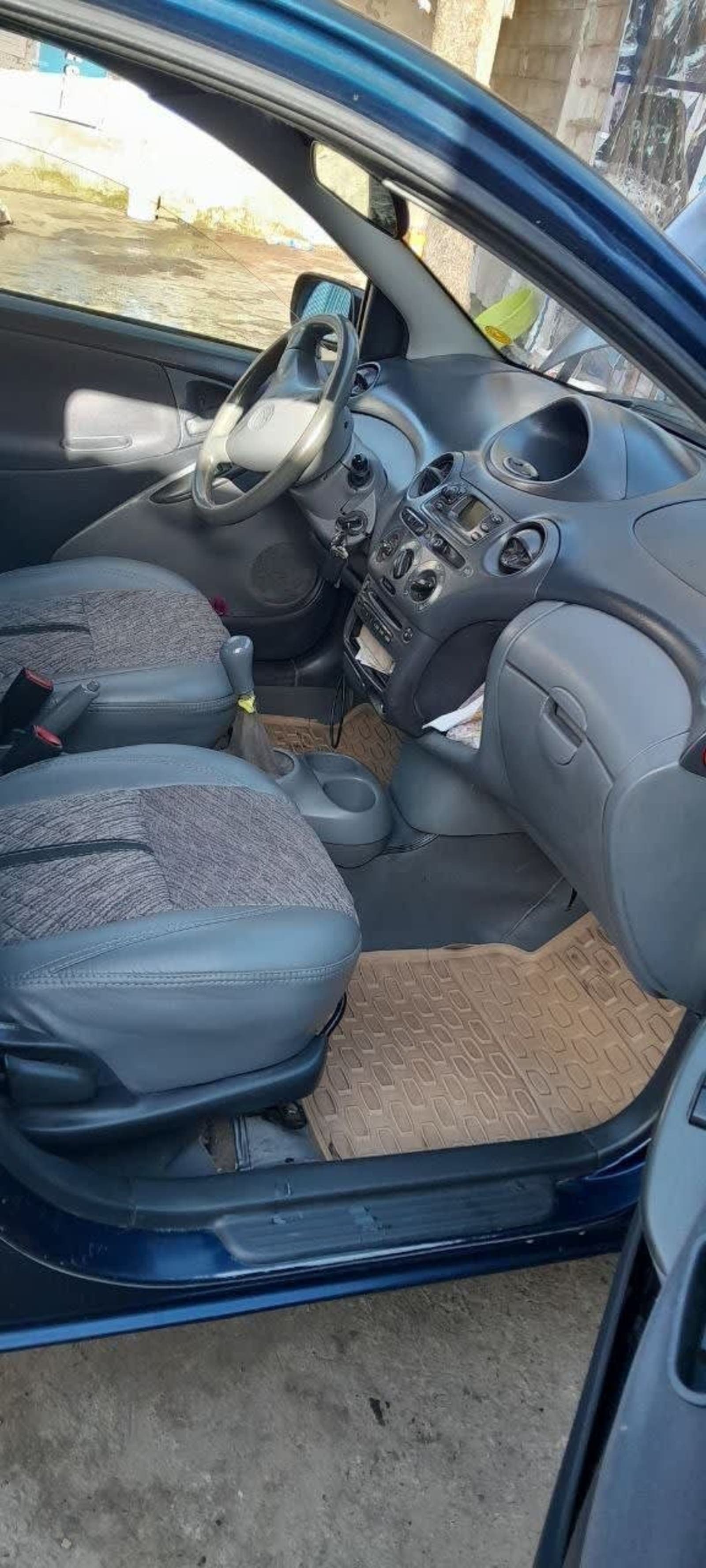 2001 Toyota Vitz Yaris — photo 4