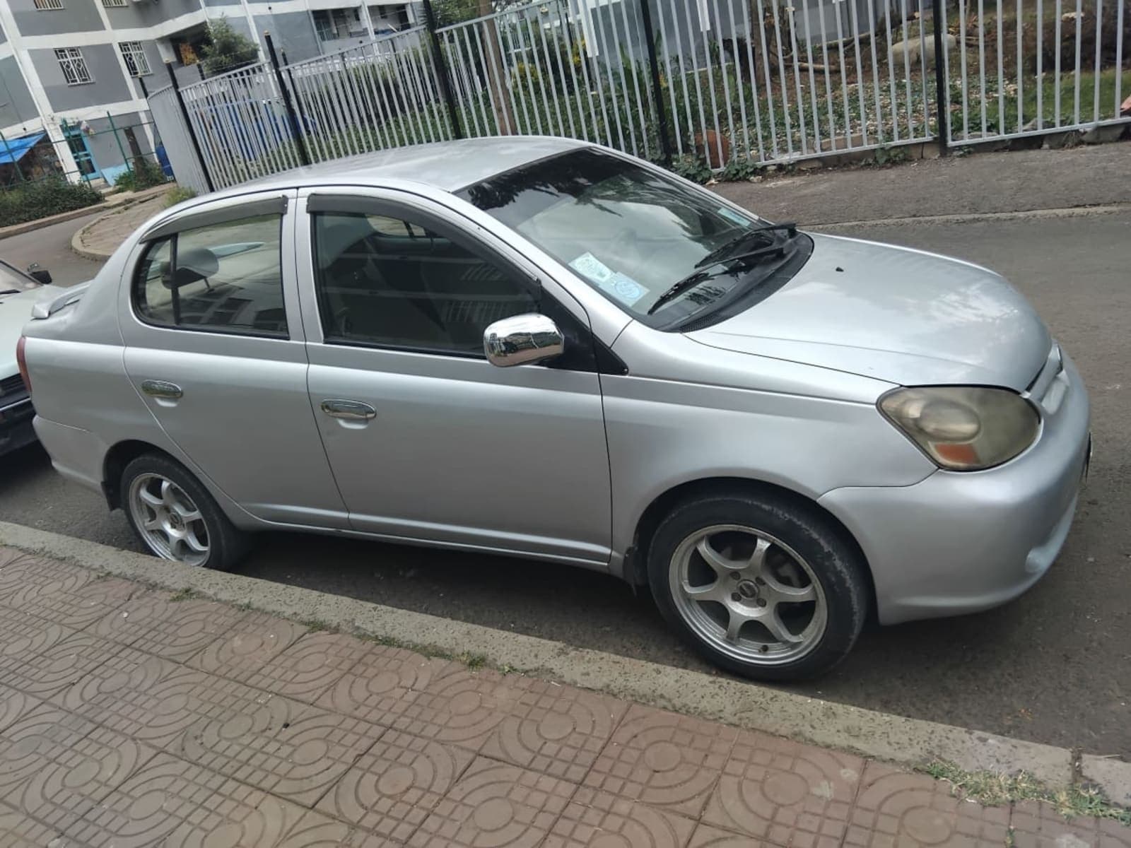 2005 Toyota Platz — photo 6