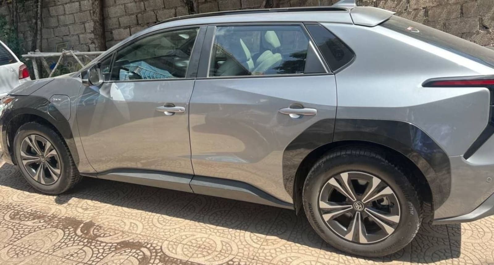 2024 Toyota BZ4X EV — photo 2