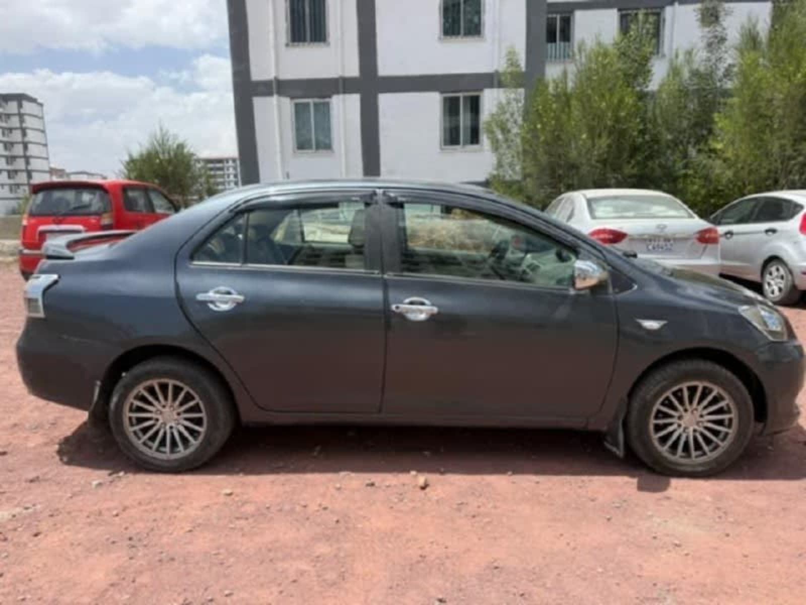 2009 TOYOTA YARIS SEDAN