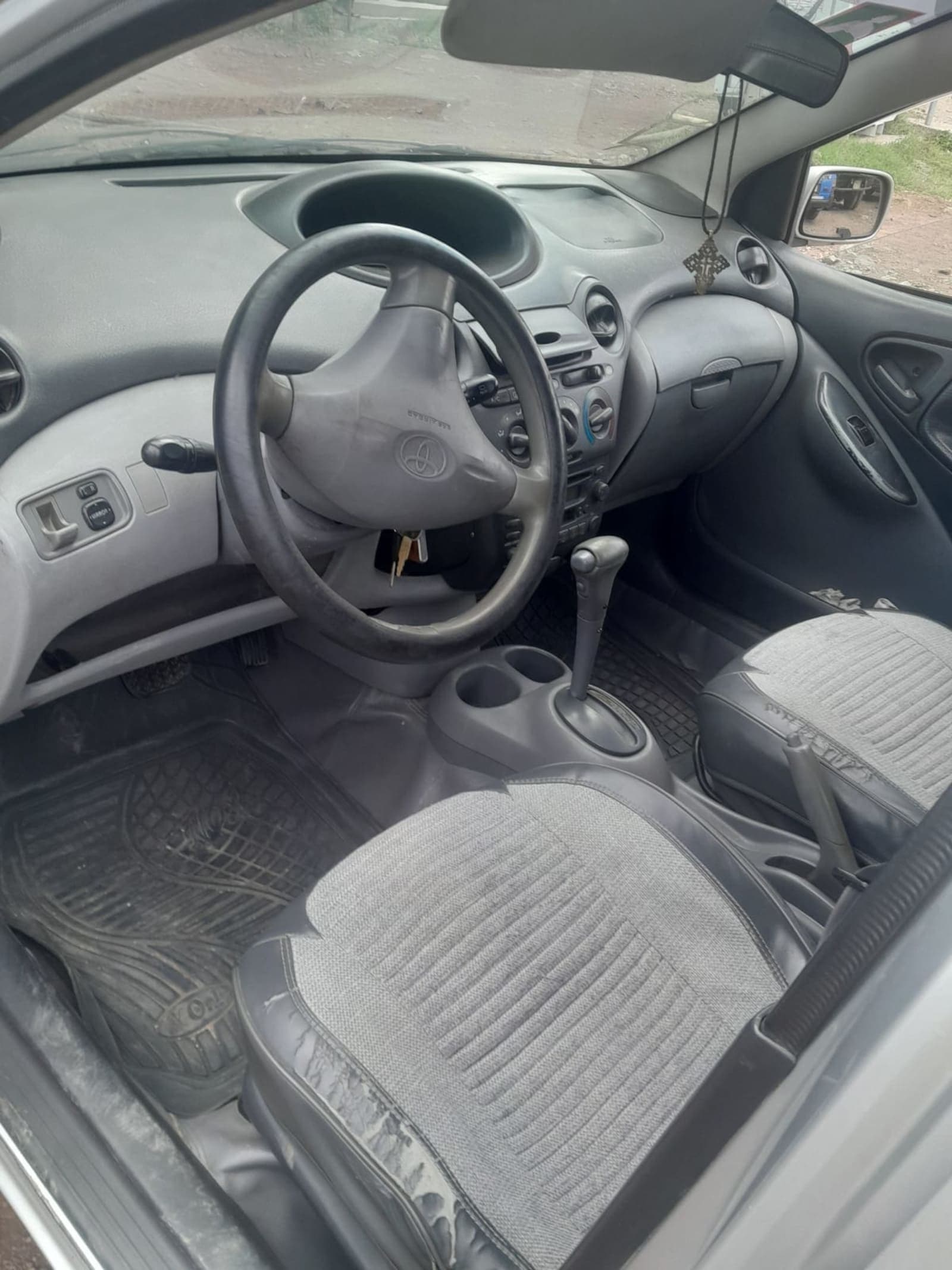 2001 Toyota Vitz — photo 3