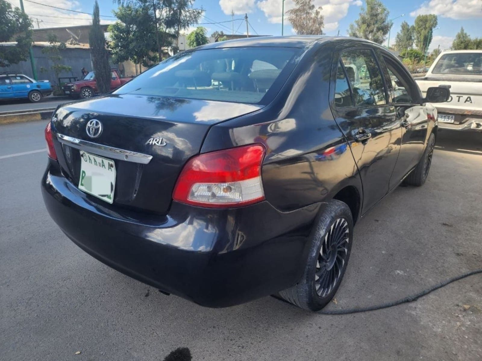 2007 Toyota Yaris Sedan — photo 3