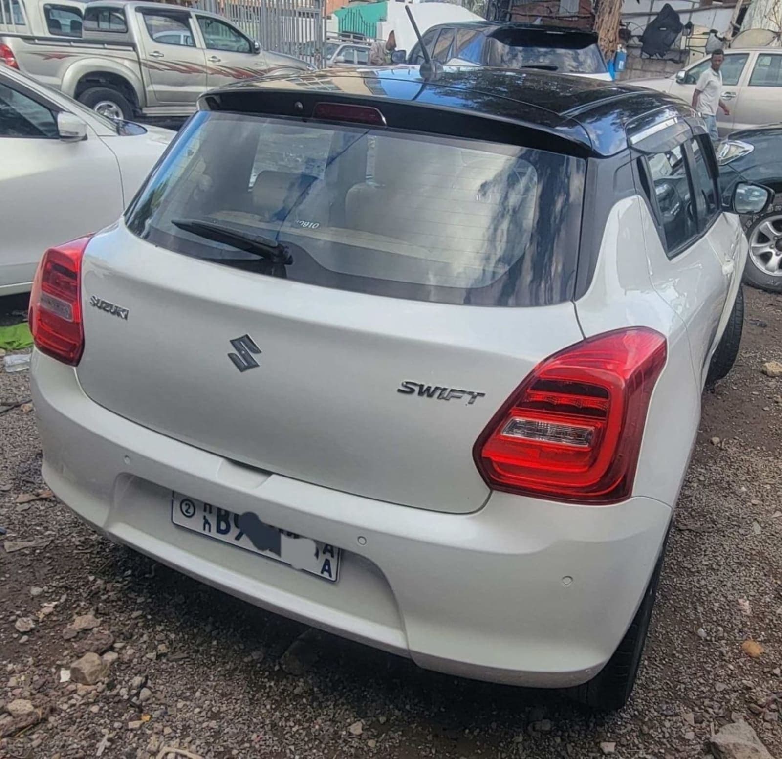 2021 Suzuki Swift — photo 2