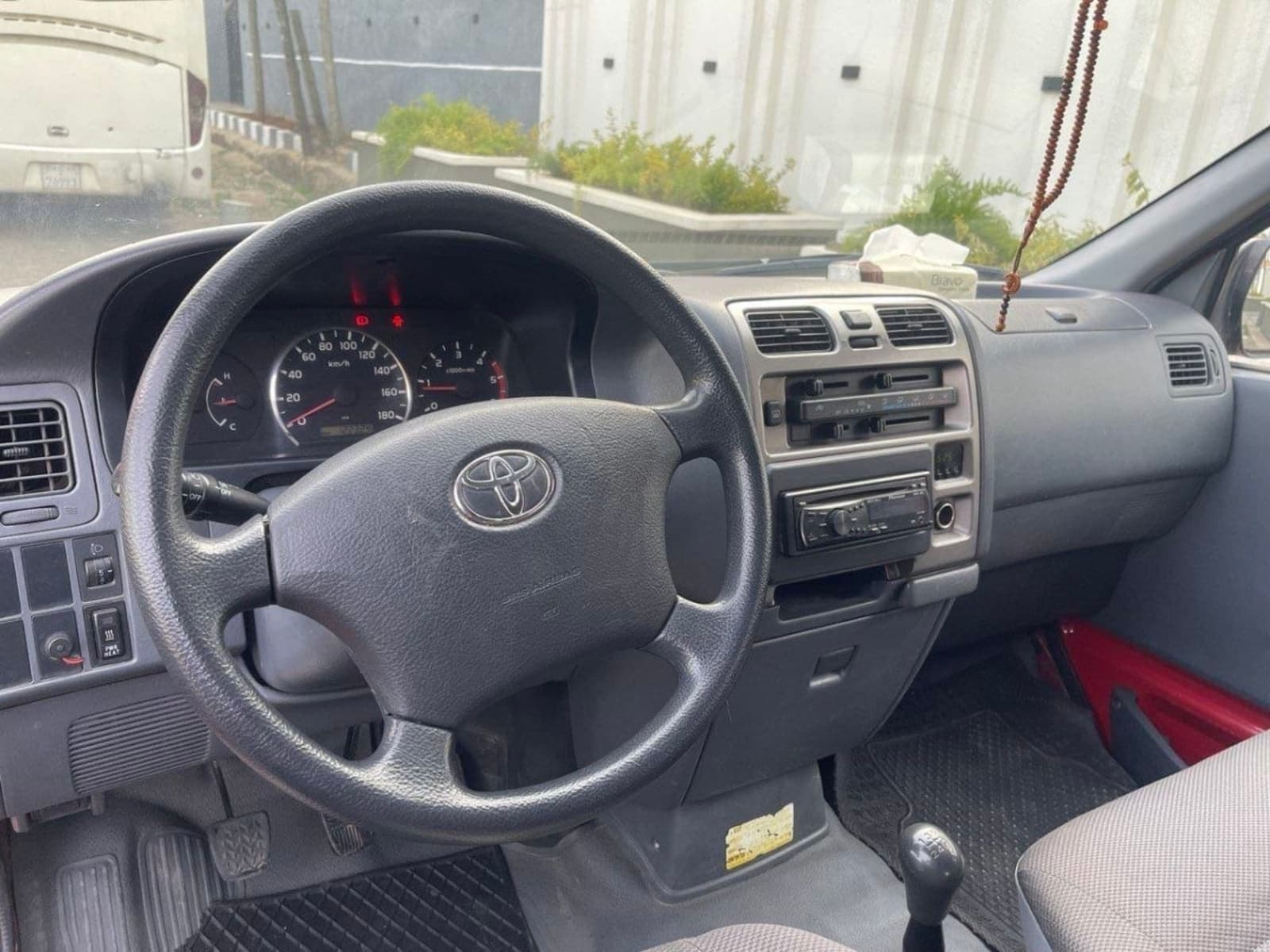 2011 Toyota Haice Dolphin — photo 2