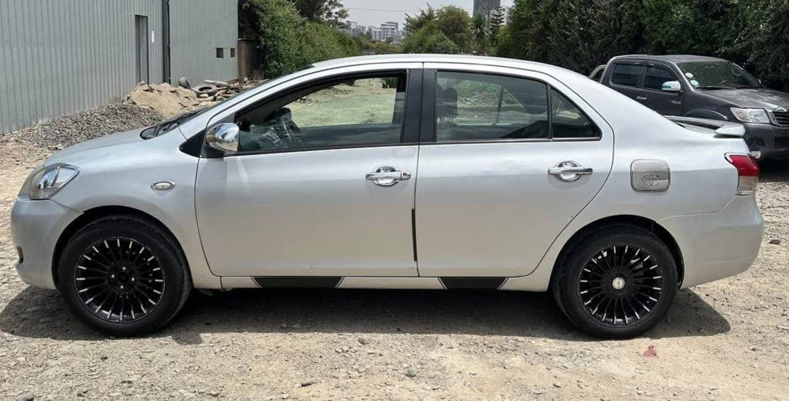 2008 Toyota Yaris Belta — photo 1