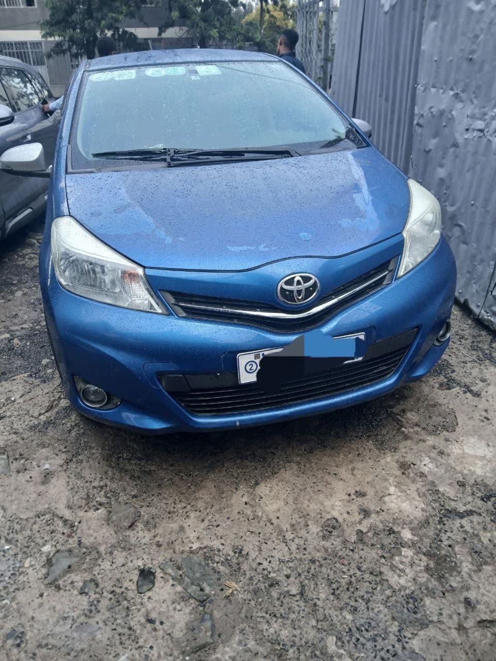 2012 Toyota Yaris Compact — photo 2