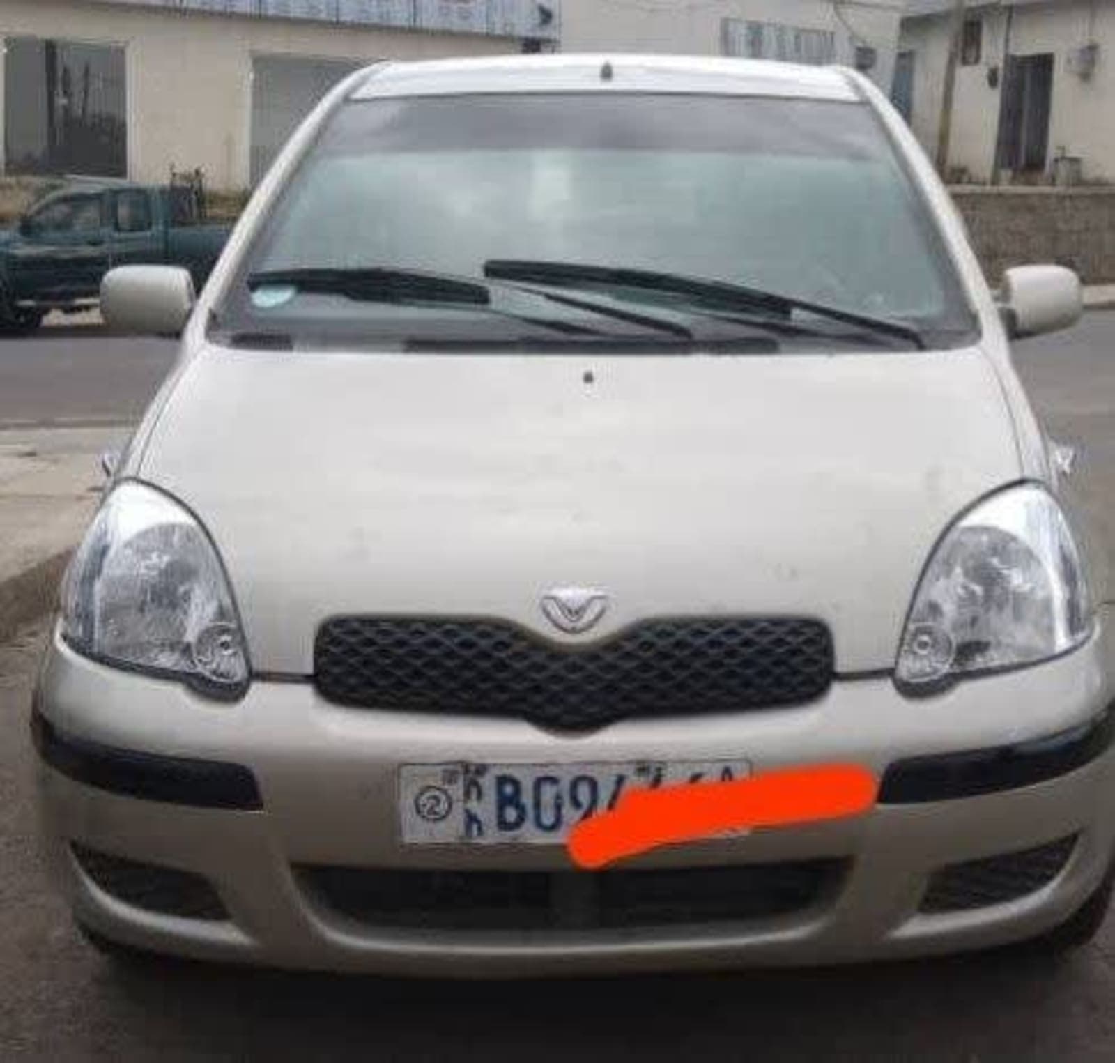 2002 Toyota Vitz โ photo 1