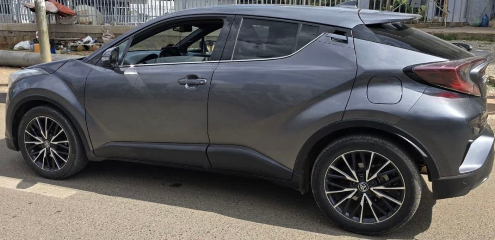 2016 Toyota CHR โ photo 2